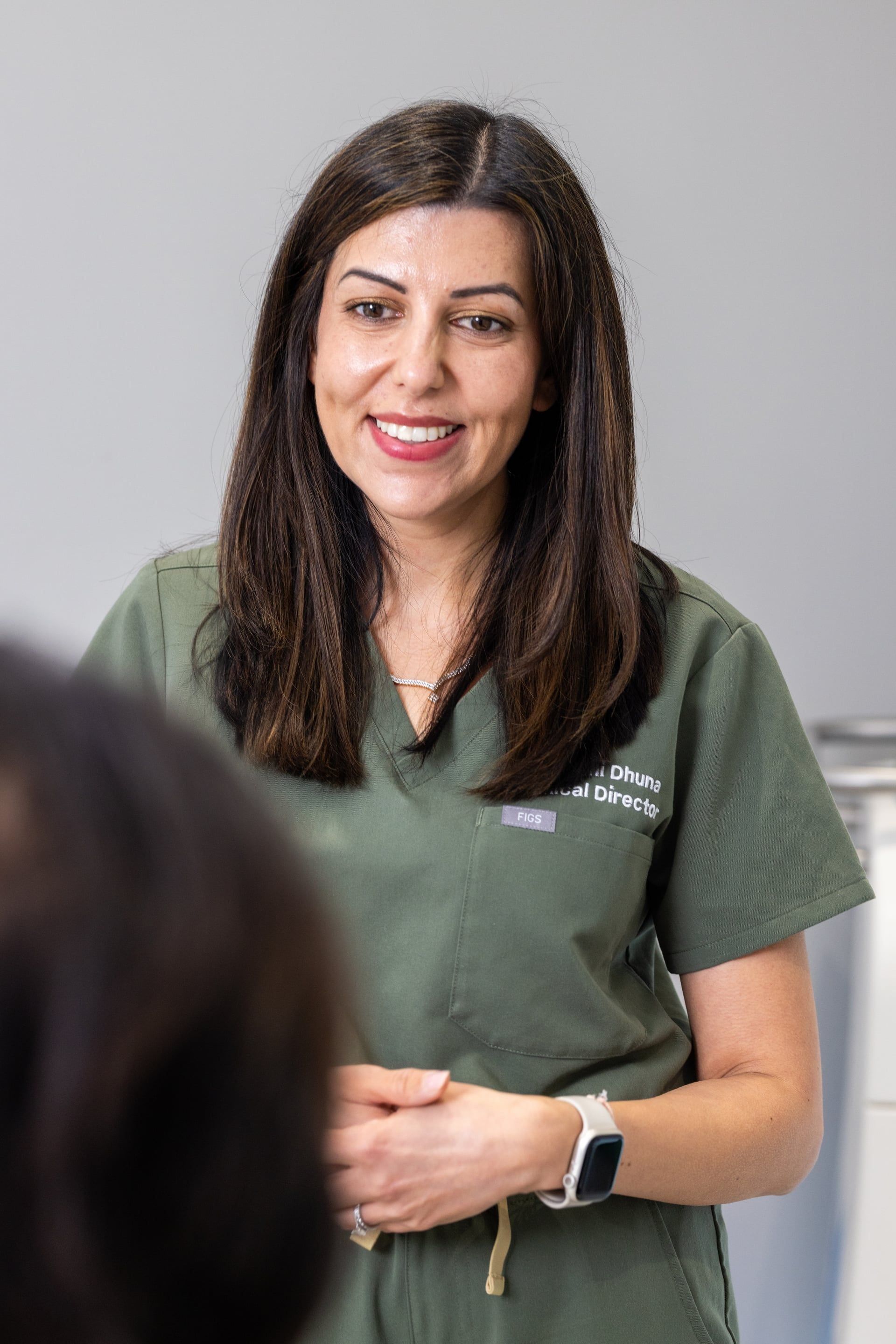 Dr Nishi Dhuna, Clinical Director, providing aesthetic treatment