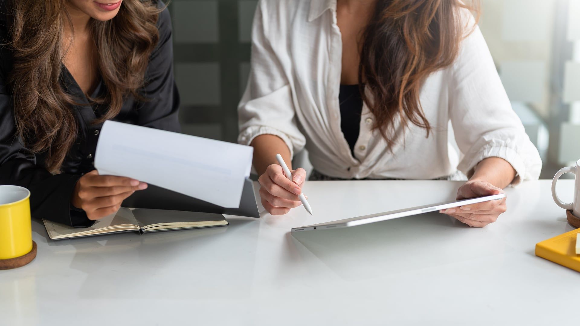 Dr Nishi Dhuna providing in-clinic mentoring session